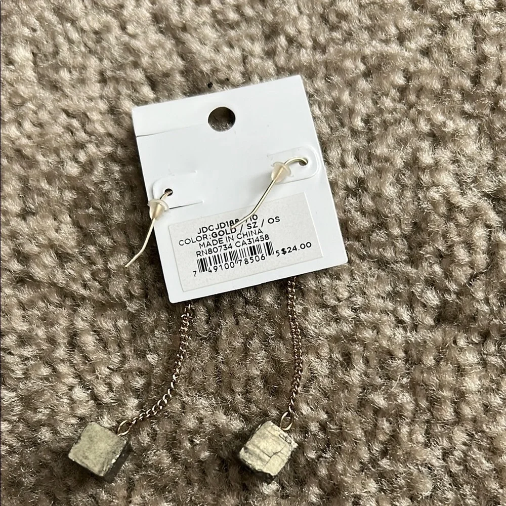 BCBGeneration Gold Necklace and Earring Set - Picture 5 of 5